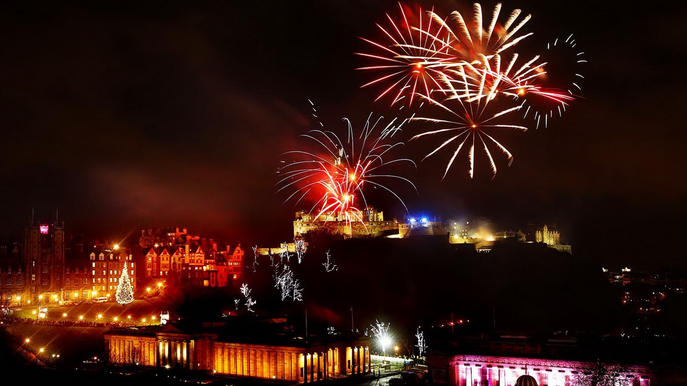 La belleza del cielo nocturno, fuegos artificiales hermosos fondos de pantalla #1 - 1366x768