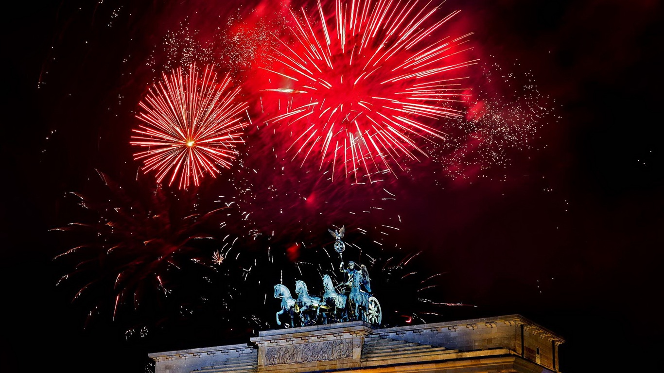 La belleza del cielo nocturno, fuegos artificiales hermosos fondos de pantalla #5 - 1366x768