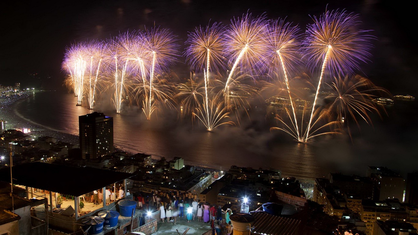 La belleza del cielo nocturno, fuegos artificiales hermosos fondos de pantalla #7 - 1366x768