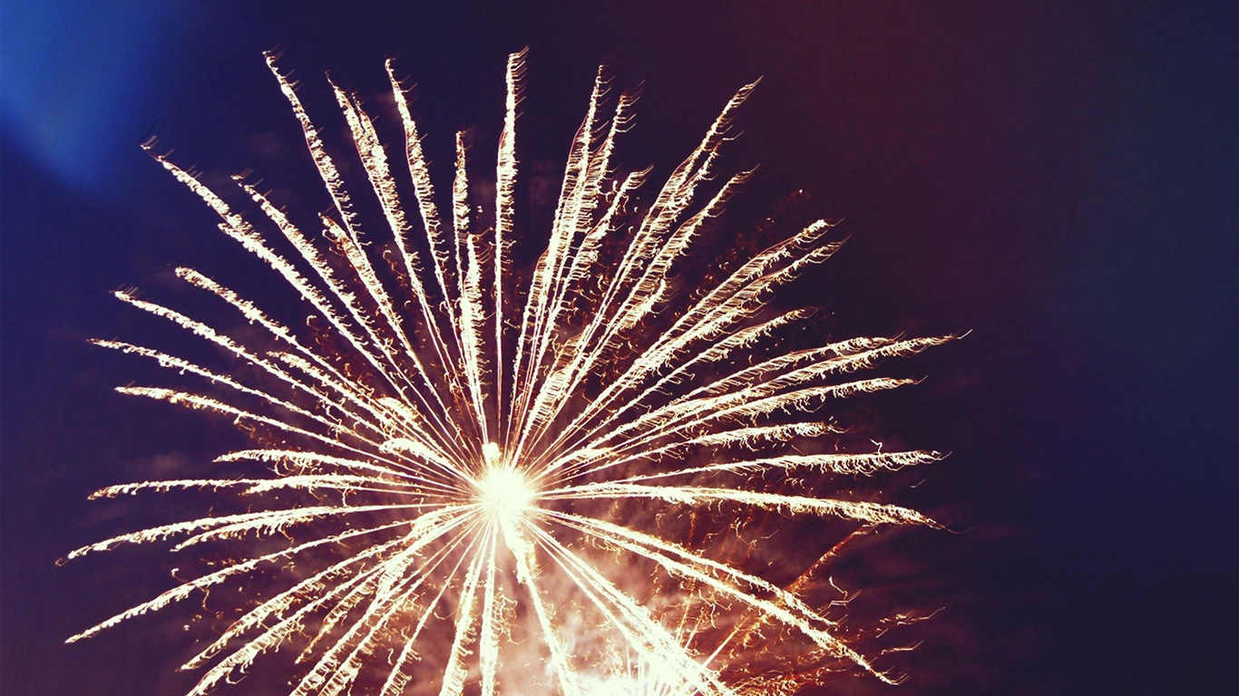 La belleza del cielo nocturno, fuegos artificiales hermosos fondos de pantalla #17 - 1366x768