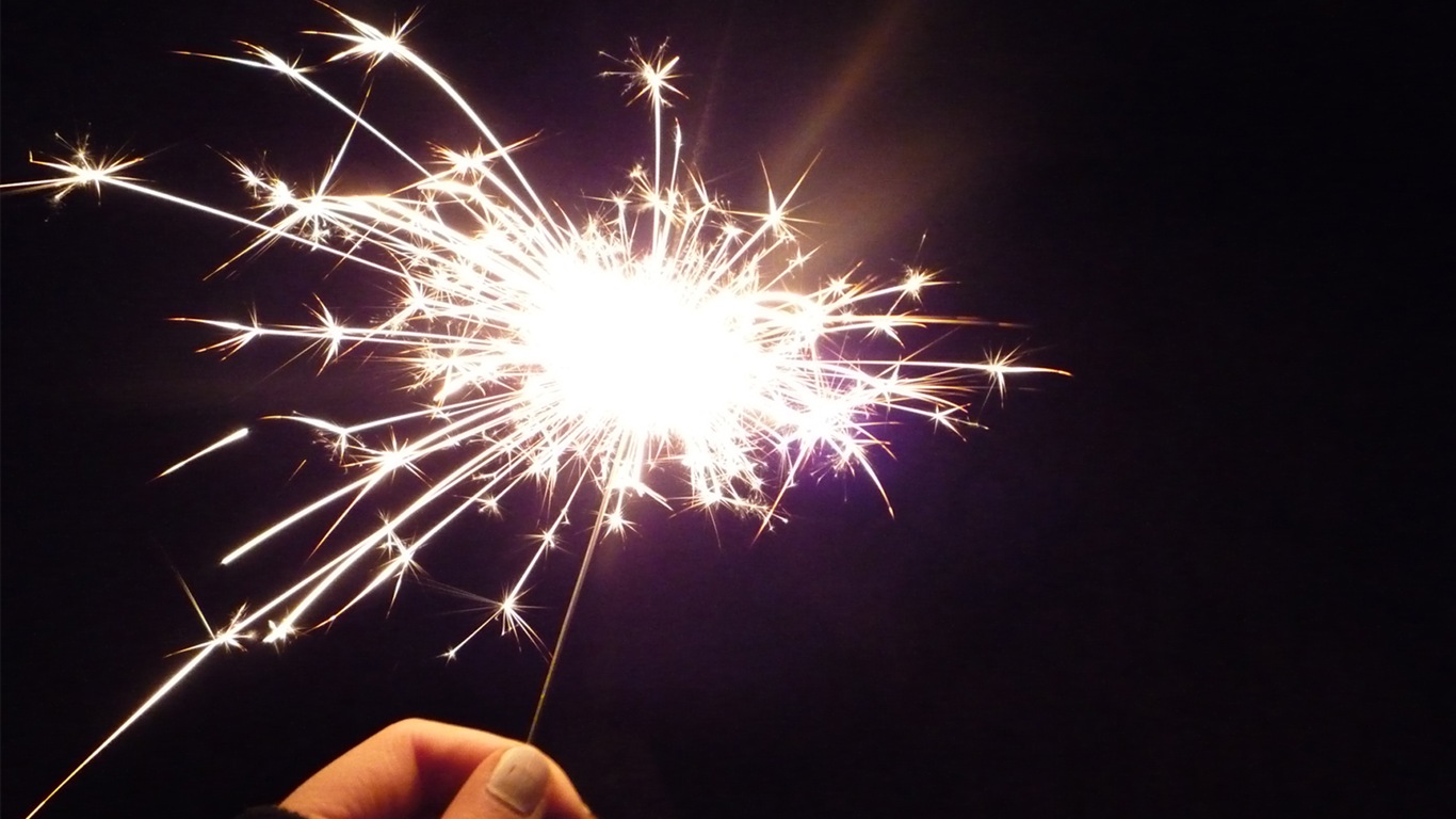 La belleza del cielo nocturno, fuegos artificiales hermosos fondos de pantalla #18 - 1366x768