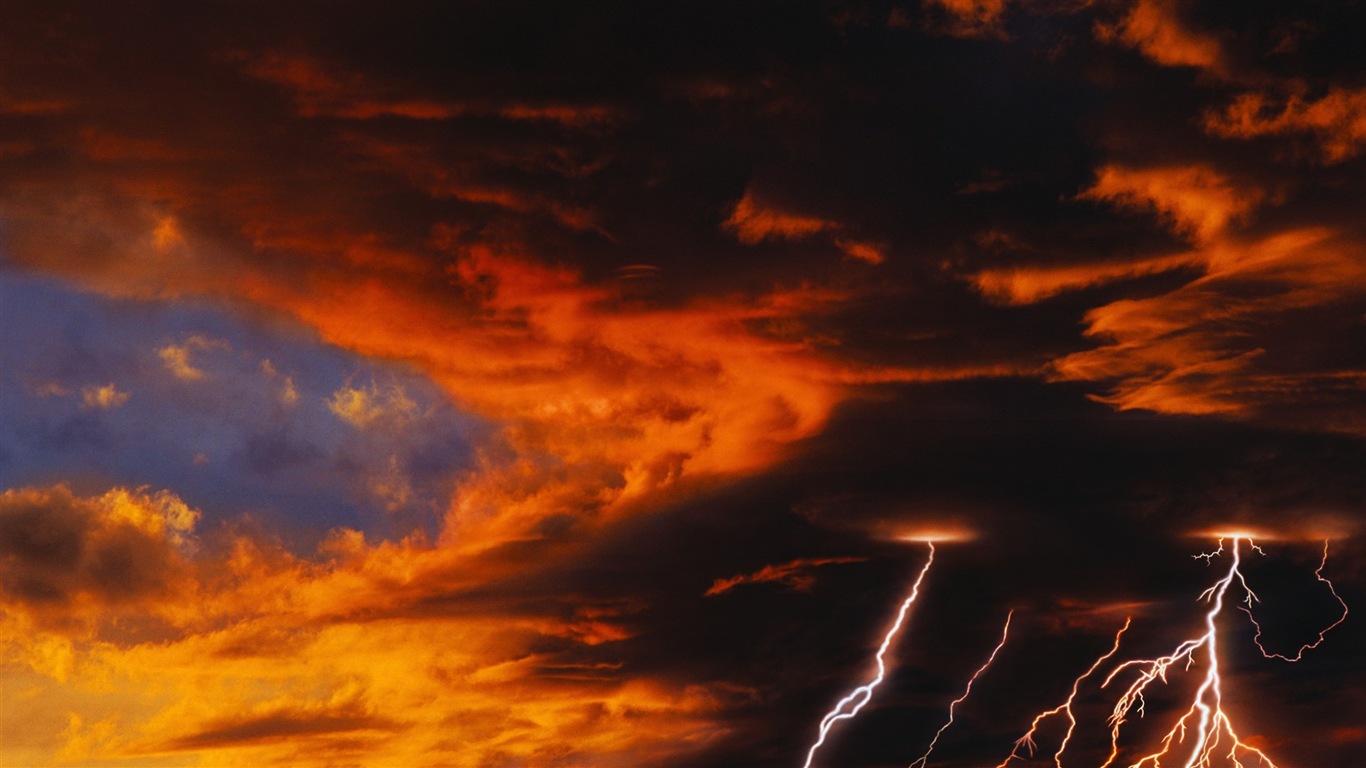 Lightning Thunder HD tapety na plochu #4 - 1366x768