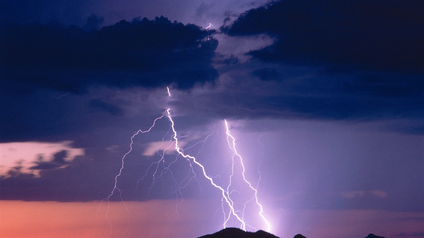 Lightning thunder HD wallpapers #5 - 1366x768