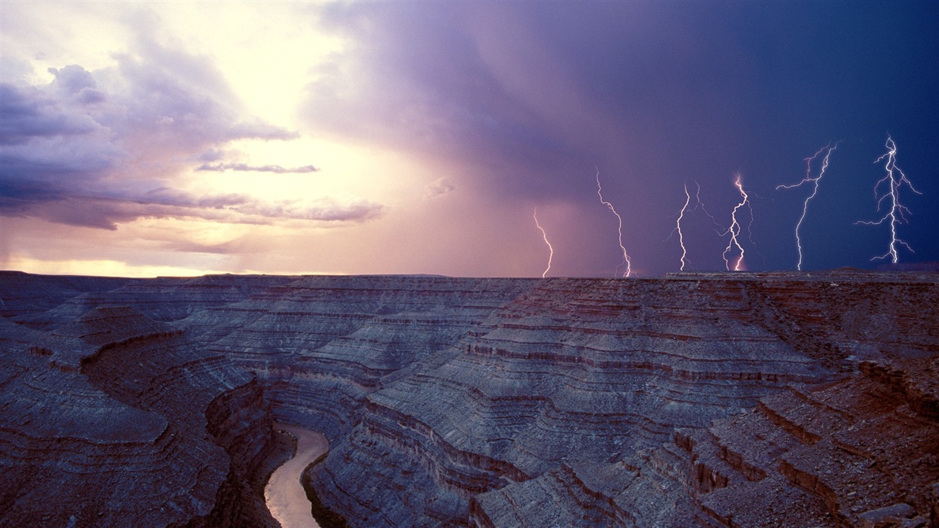 Lightning Thunder HD tapety na plochu #6 - 1366x768