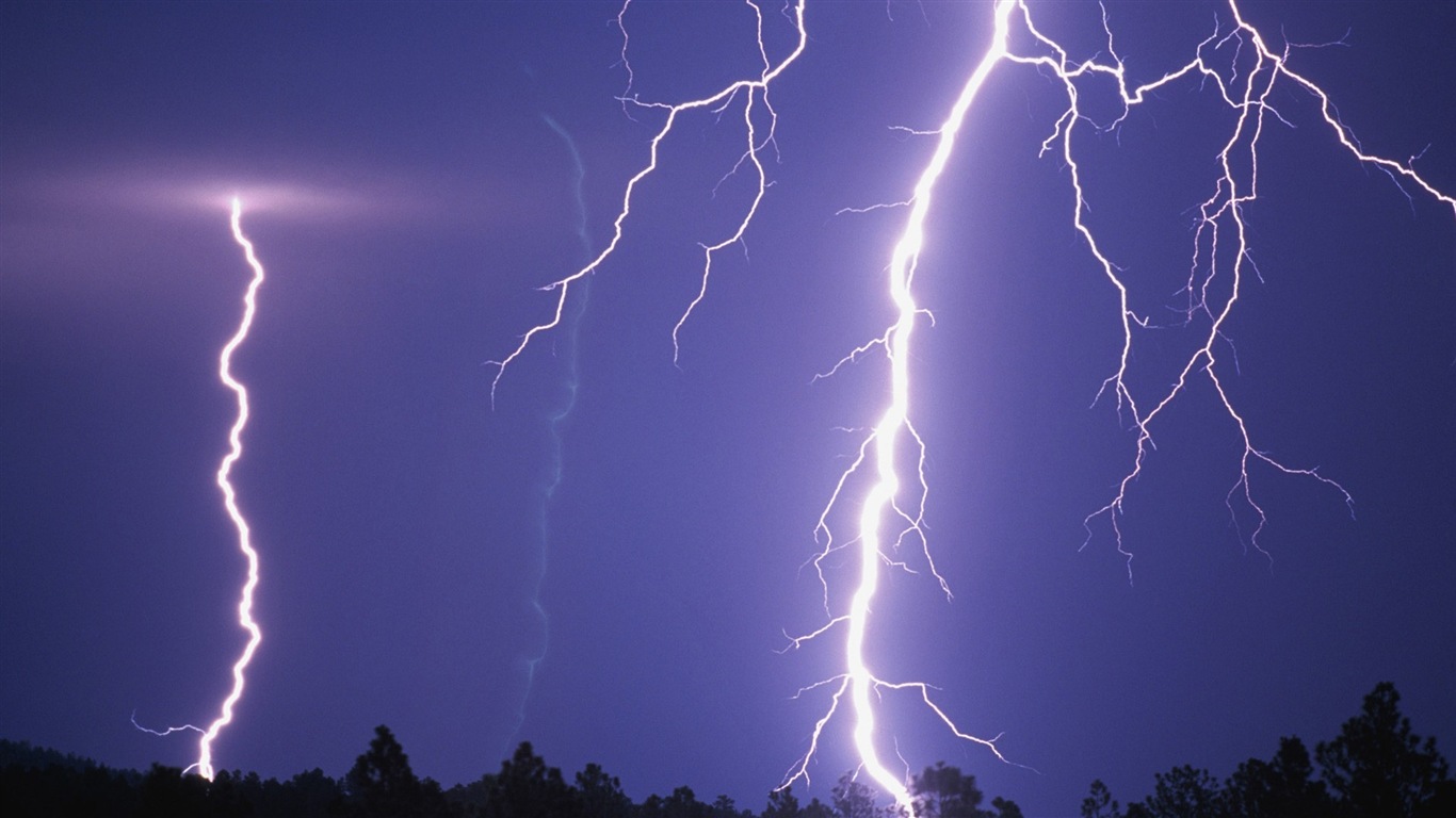 Lightning Thunder HD tapety na plochu #7 - 1366x768
