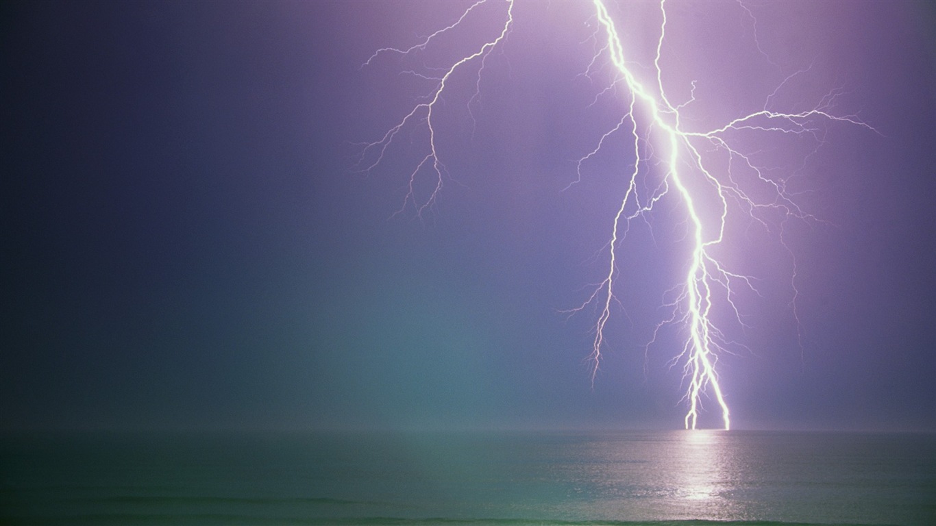Lightning Thunder HD tapety na plochu #8 - 1366x768