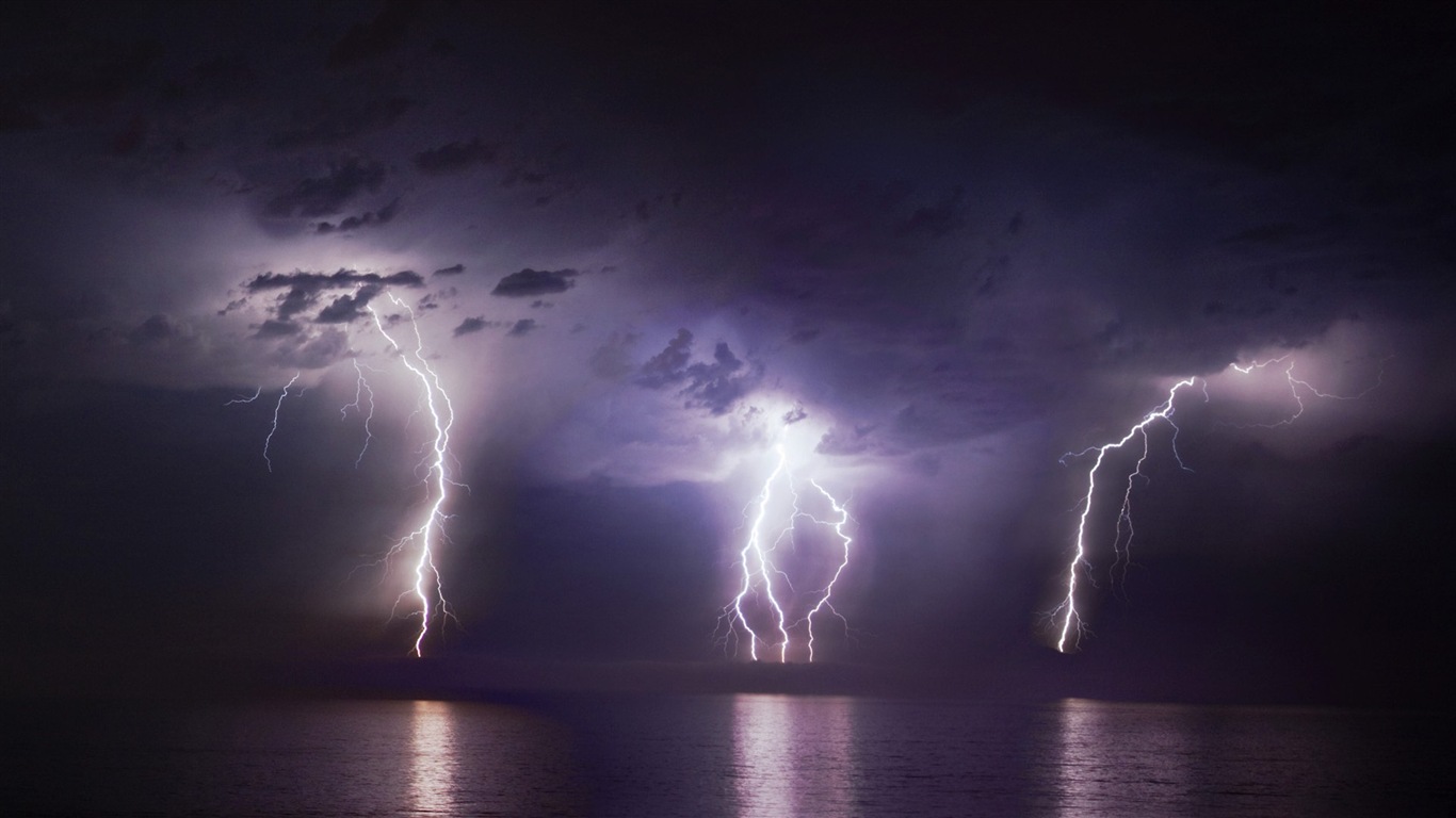 Lightning Thunder HD tapety na plochu #12 - 1366x768