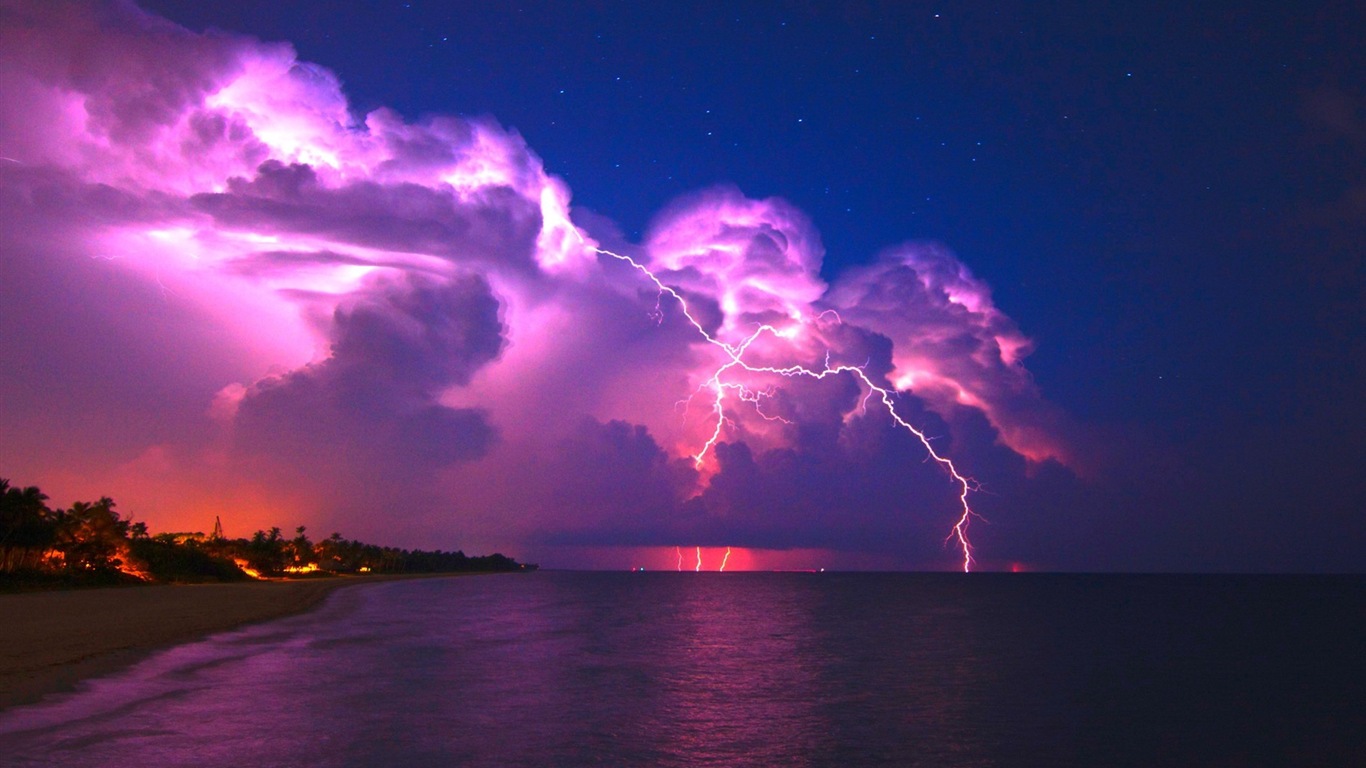 Lightning thunder HD wallpapers #17 - 1366x768