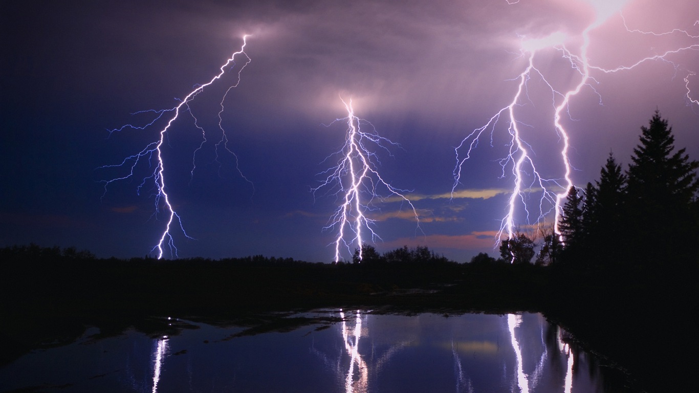 Lightning Thunder HD tapety na plochu #19 - 1366x768