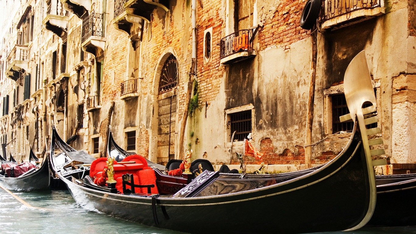 Beautiful watertown, Venice HD wallpapers #8 - 1366x768