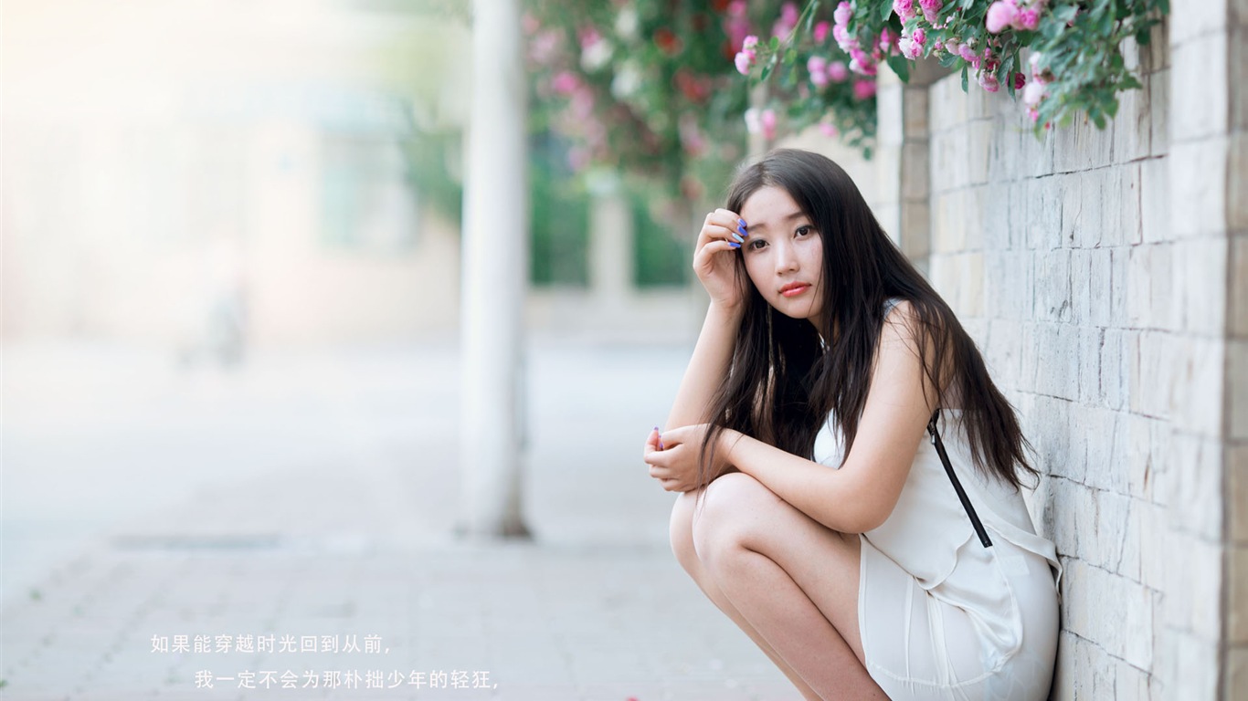 장미 꽃의 HD 배경 화면과 함께 아름 다운 소녀 #8 - 1366x768
