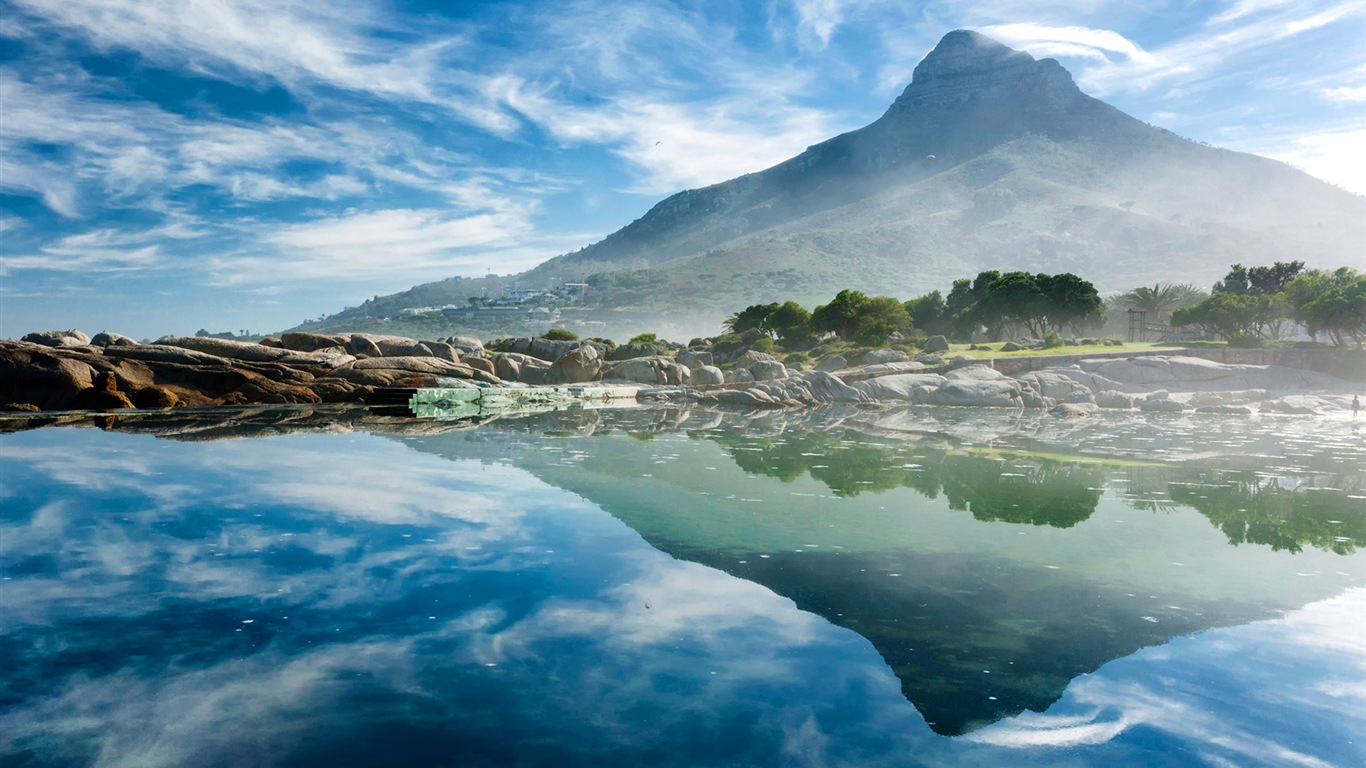 Lago tranquilo con la reflexión del agua, fondos de pantalla de Windows 8 HD #1 - 1366x768