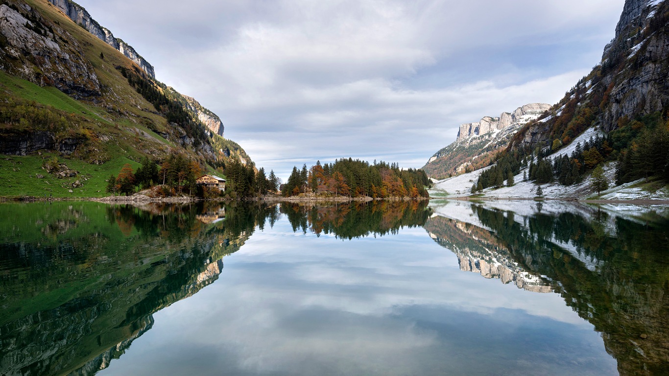 Lago tranquilo con la reflexión del agua, fondos de pantalla de Windows 8 HD #11 - 1366x768