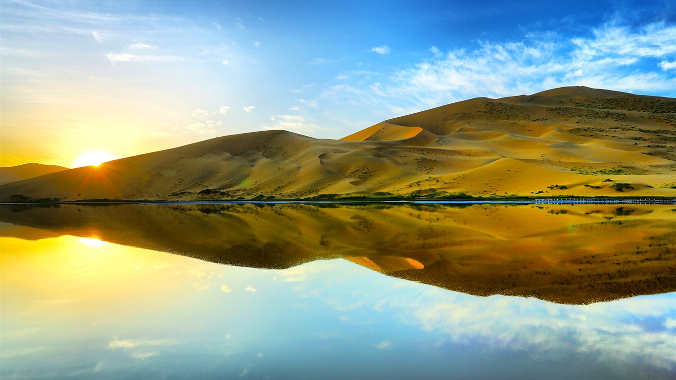 Lac calme avec la réflexion de l'eau, de Windows 8 fonds d'écran HD #12 - 1366x768