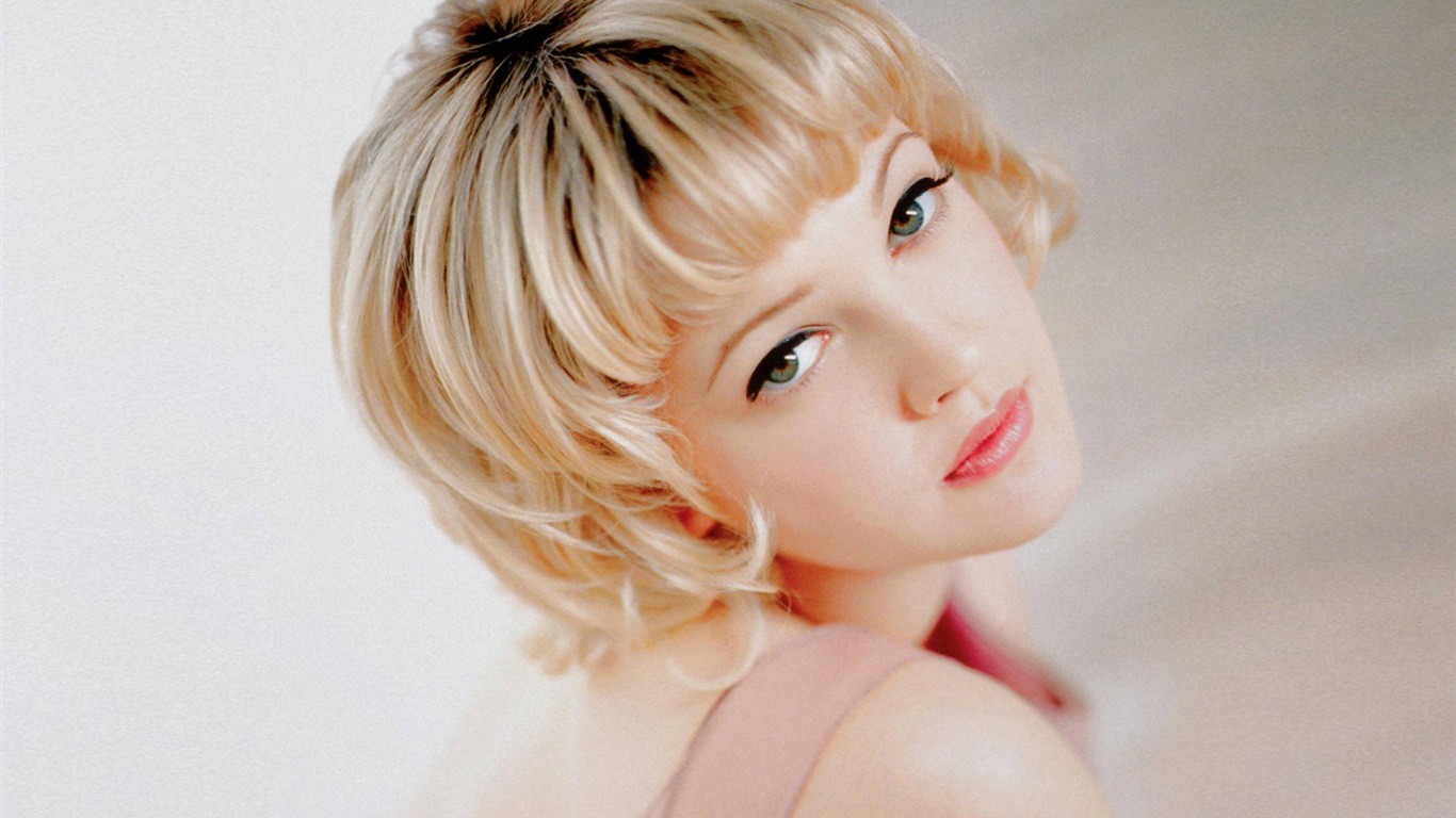 Short-haired girl HD wallpapers #12 - 1366x768