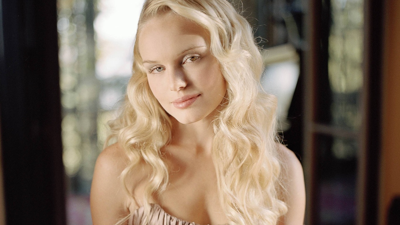 Kate Bosworth HD fondos de pantalla #1 - 1366x768