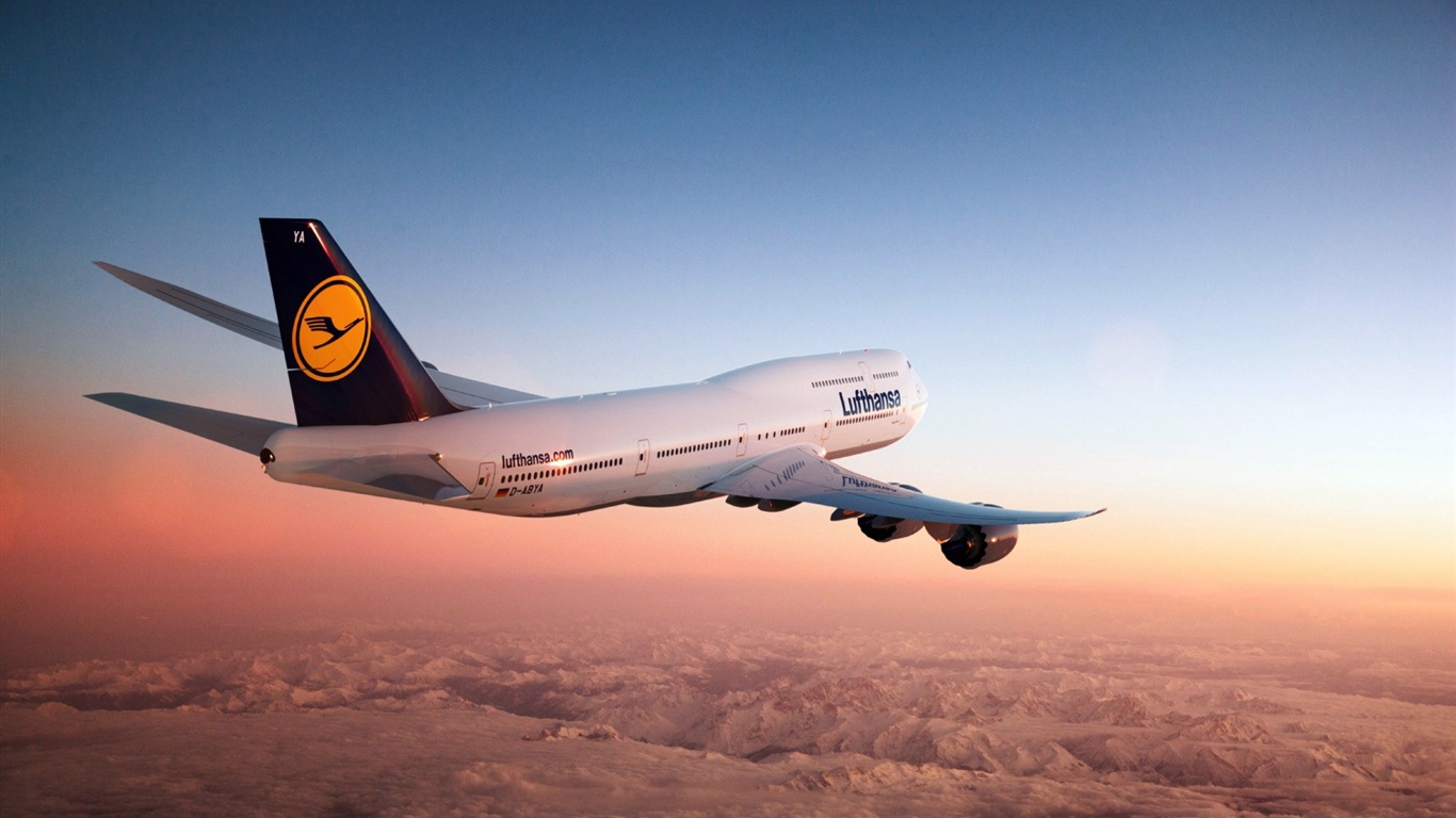 Boeing 747 Passagierflugzeug HD Wallpaper #1 - 1366x768