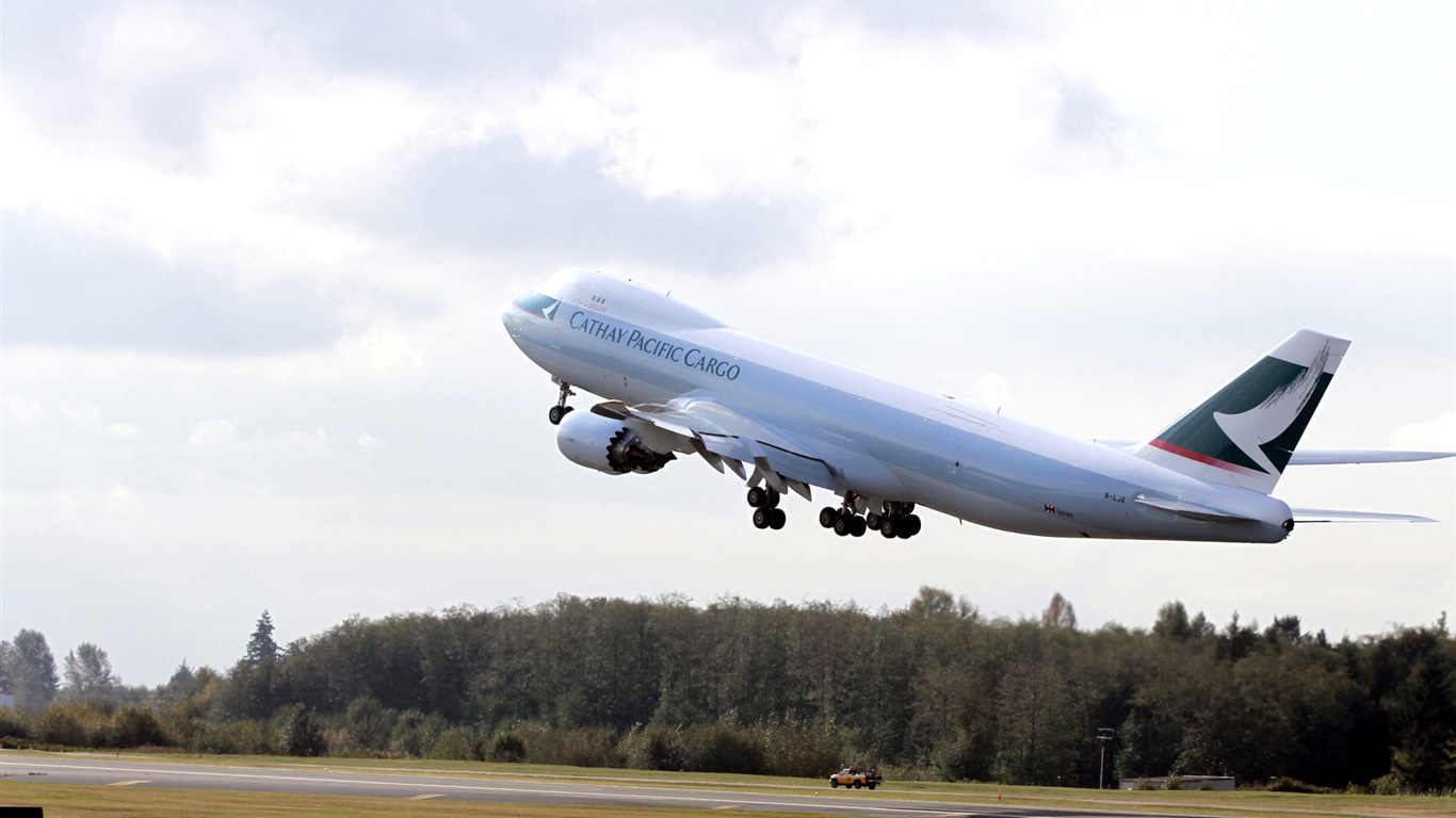 Boeing 747 dopravní letadlo HD tapety na plochu #3 - 1366x768