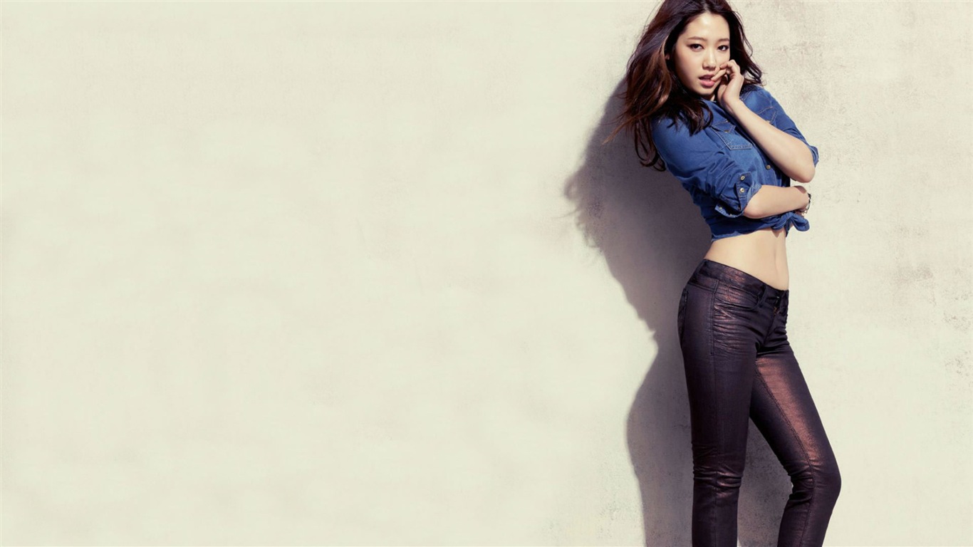 South Korean actress Park Shin Hye HD Wallpapers #5 - 1366x768