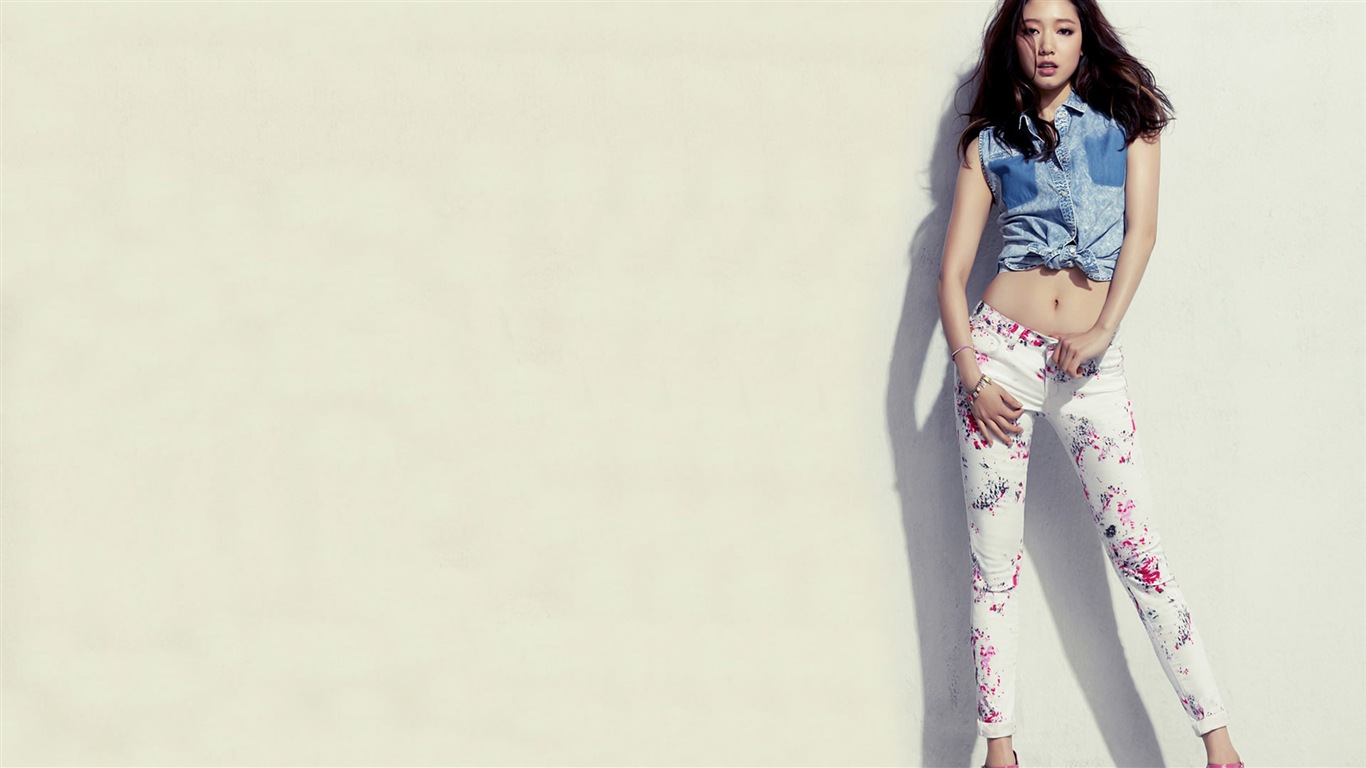 South Korean actress Park Shin Hye HD Wallpapers #9 - 1366x768