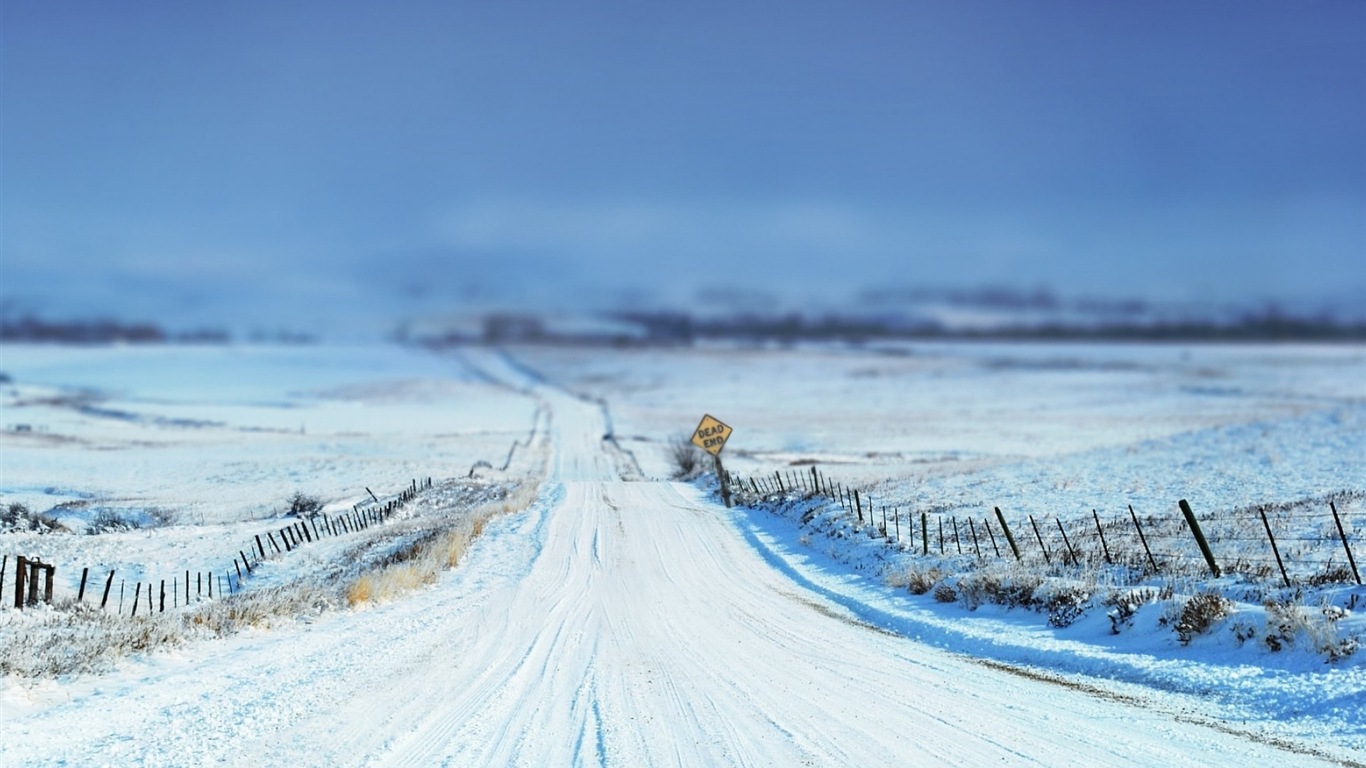 Zima, sníh, hory, jezera, stromy, silnice HD tapety na plochu #2 - 1366x768