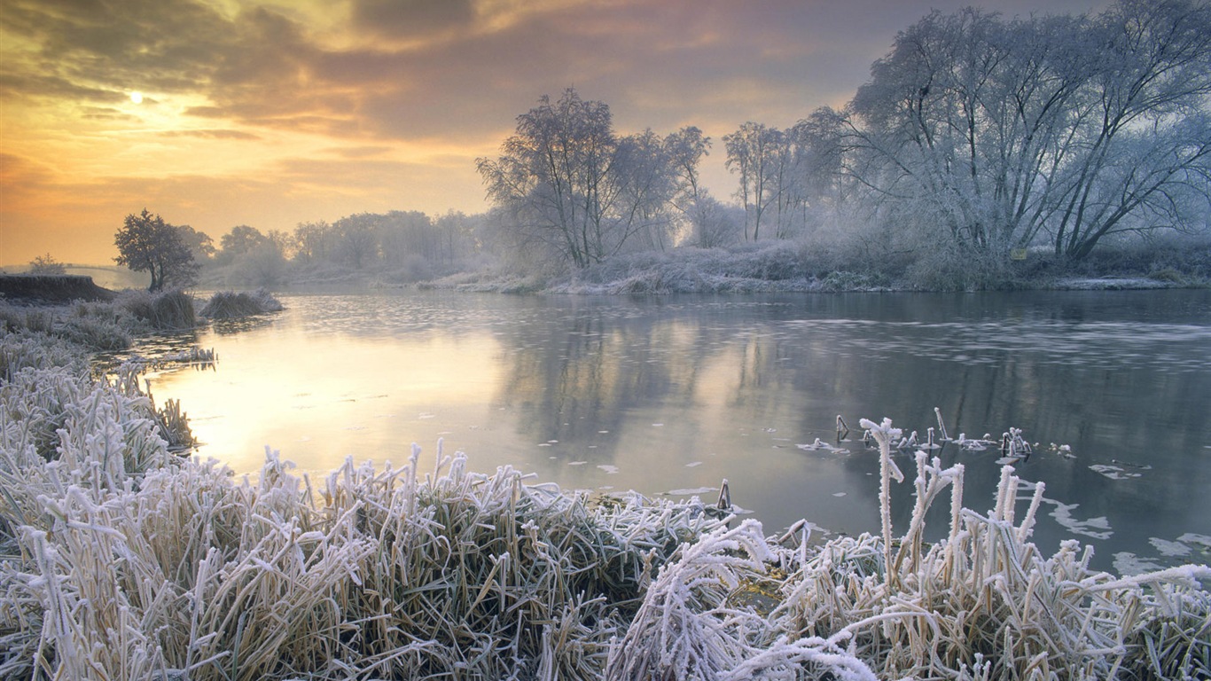 Hiver, neige, montagnes, lacs, arbres, routes fonds d'écran HD #8 - 1366x768