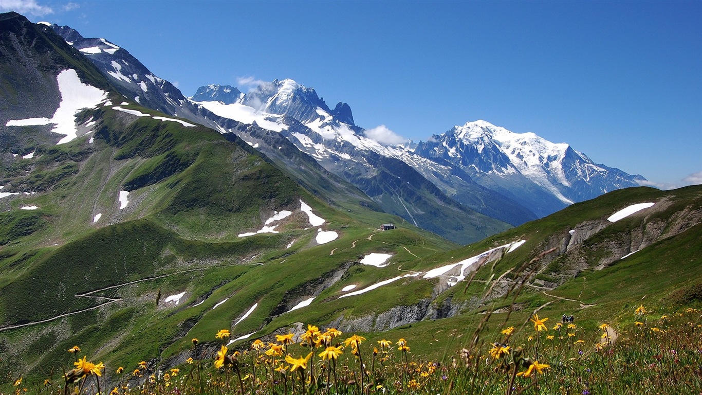 Hiver, neige, montagnes, lacs, arbres, routes fonds d'écran HD #17 - 1366x768