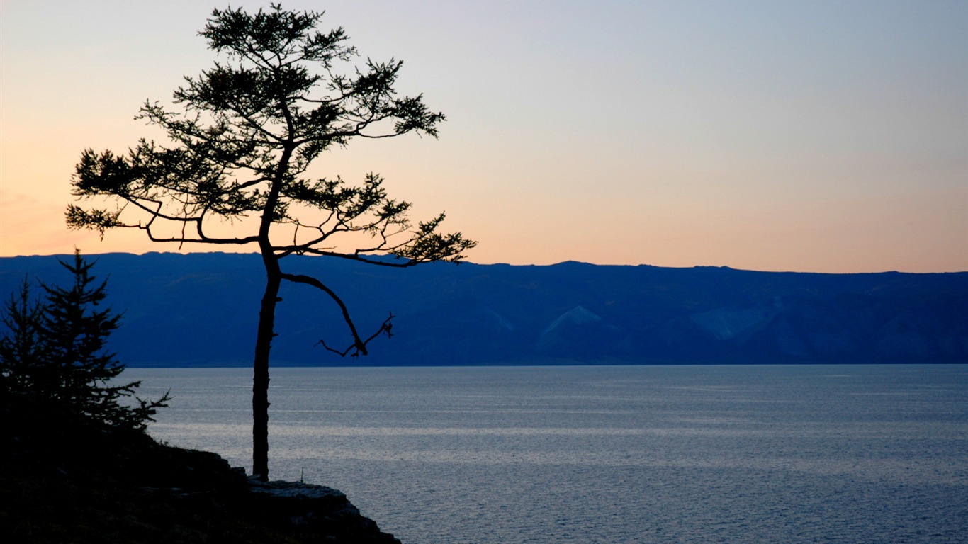 Lake Baikal in Russia, scenery HD wallpapers #4 - 1366x768