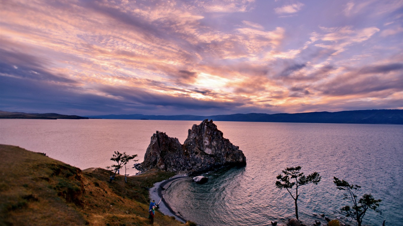 Lake Baikal in Russia, scenery HD wallpapers #11 - 1366x768