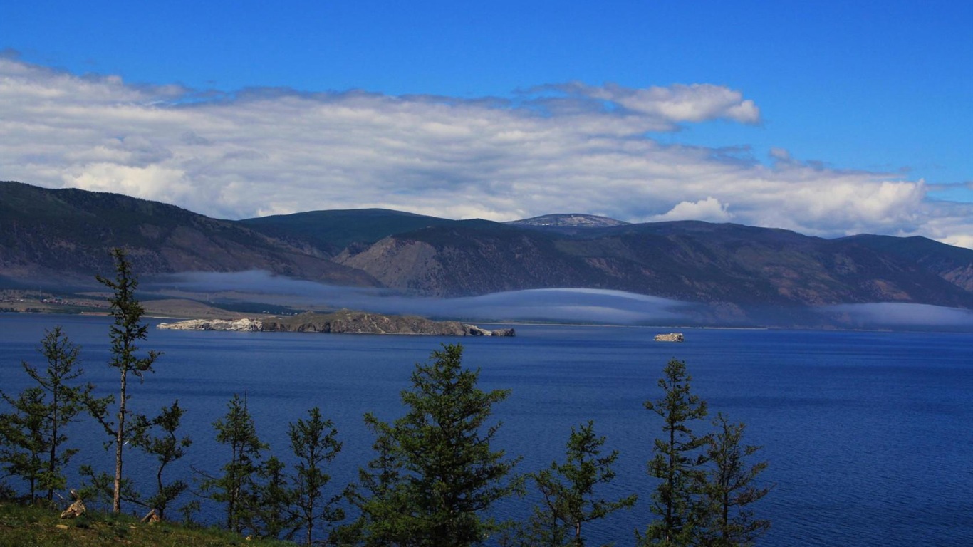 Lake Baikal in Russia, scenery HD wallpapers #14 - 1366x768