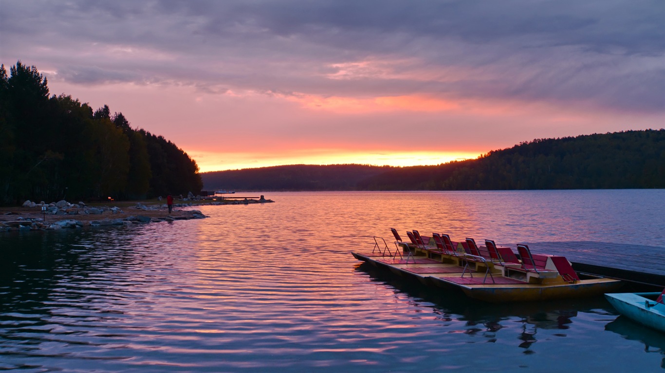 Lac Baïkal en Russie, fonds d'écran paysages HD #16 - 1366x768