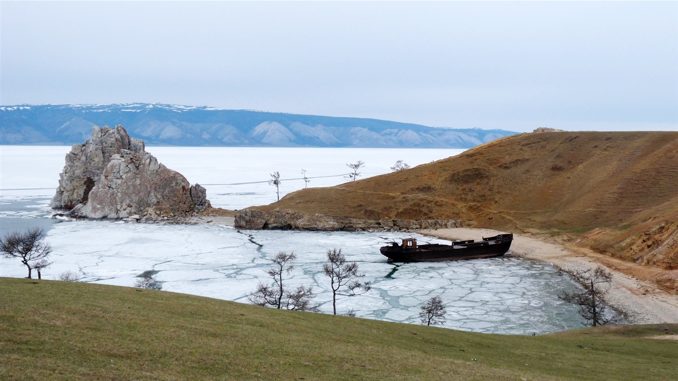 Lake Baikal in Russia, scenery HD wallpapers #19 - 1366x768
