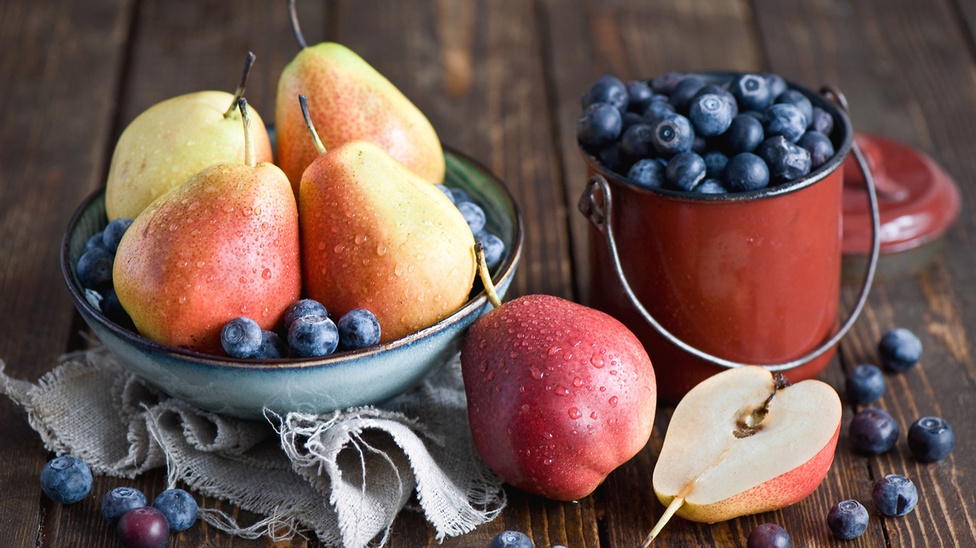 Succulent fruits, poires close-up fonds d'écran HD #17 - 1366x768