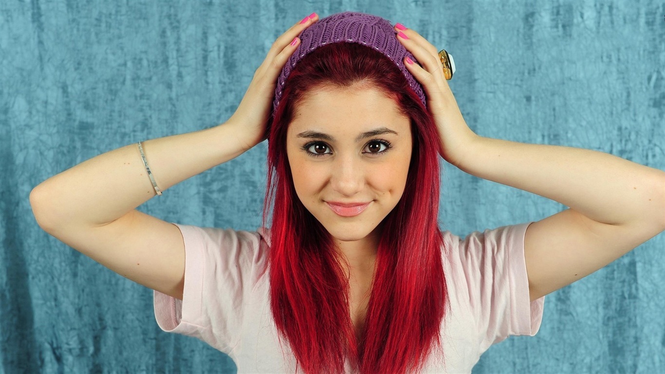 Ariana Grande HD tapety na plochu #16 - 1366x768