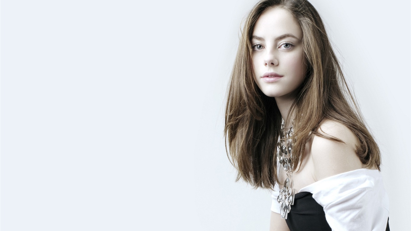 Kaya Scodelario HD tapety na plochu #10 - 1366x768