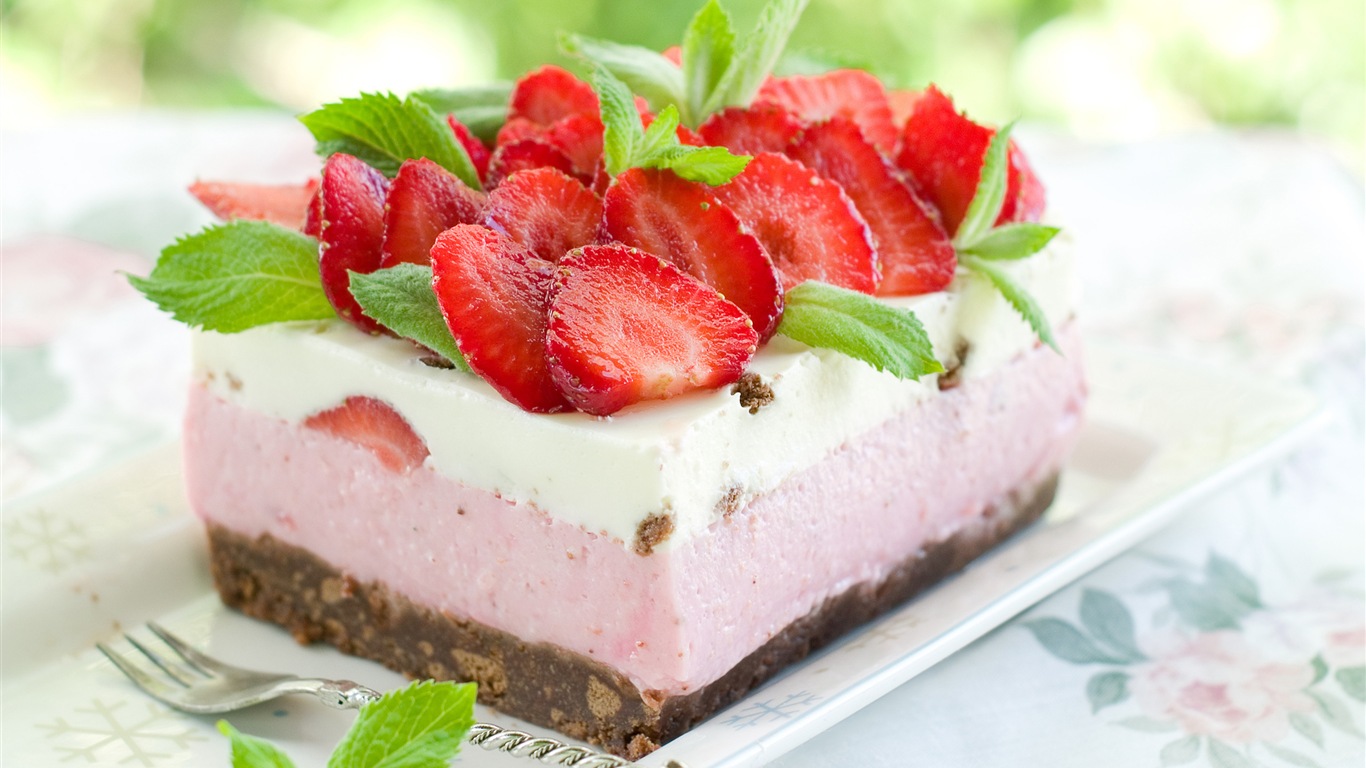 美味可口的草莓蛋糕 高清壁纸5 - 1366x768