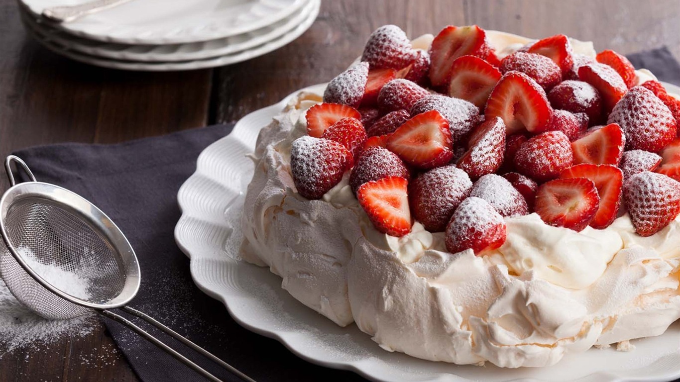 Delicious strawberry cake HD wallpapers #9 - 1366x768