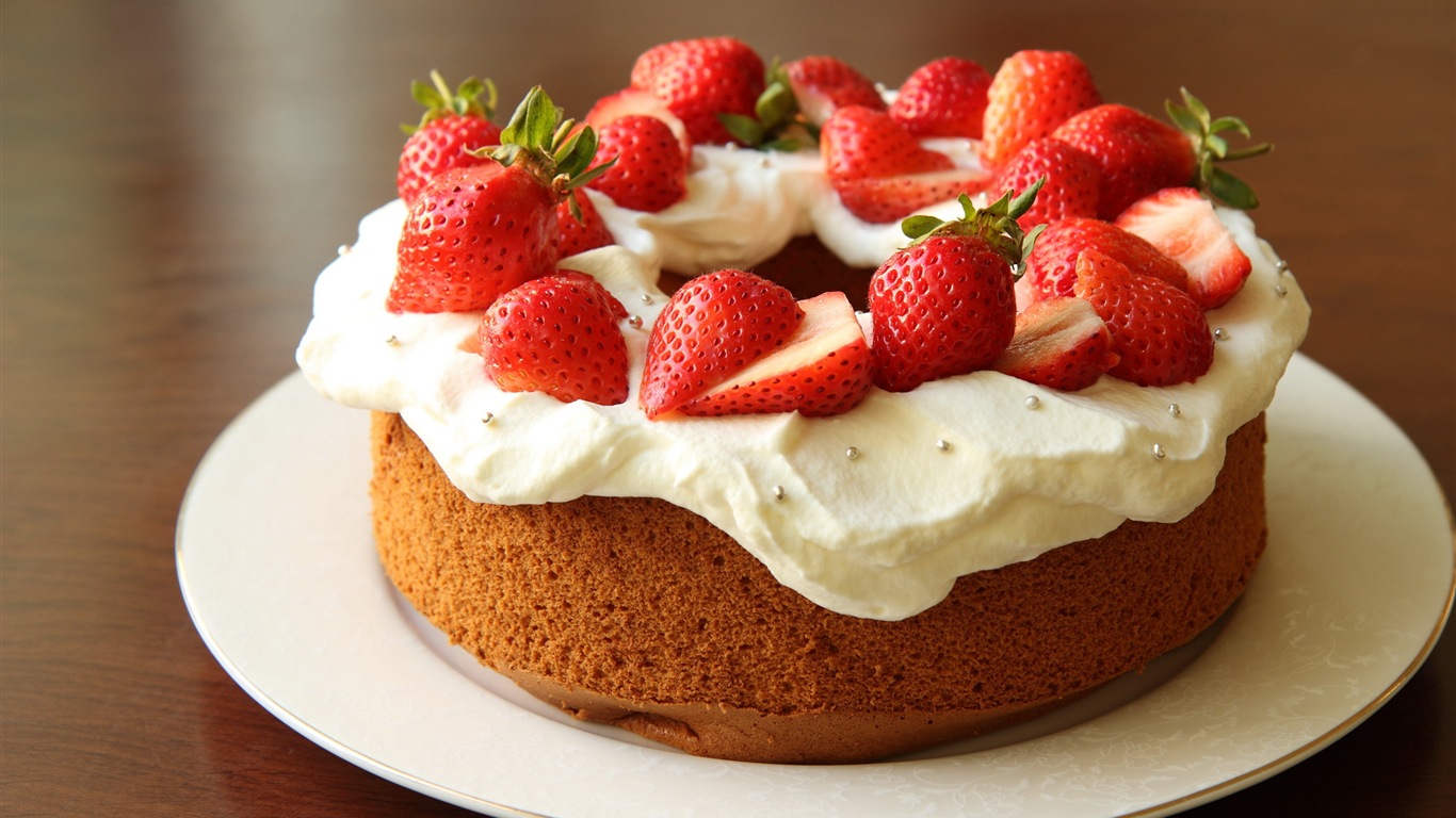 Delicious strawberry cake HD wallpapers #15 - 1366x768