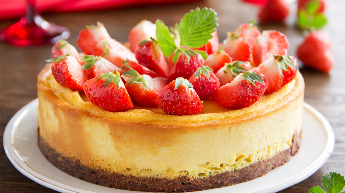 Delicious strawberry cake HD wallpapers #25 - 1366x768