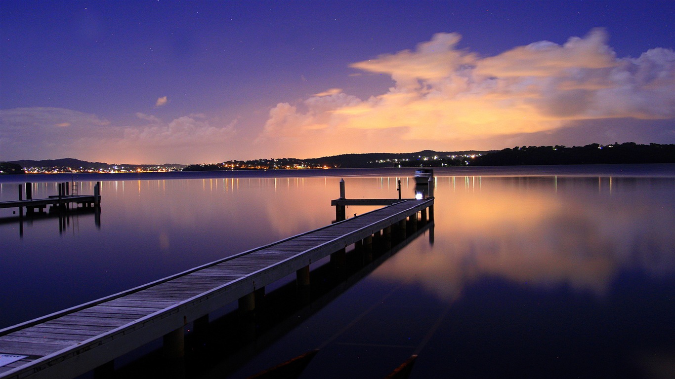 湖と遊歩道の夕暮れの景色のHD壁紙 #10 - 1366x768