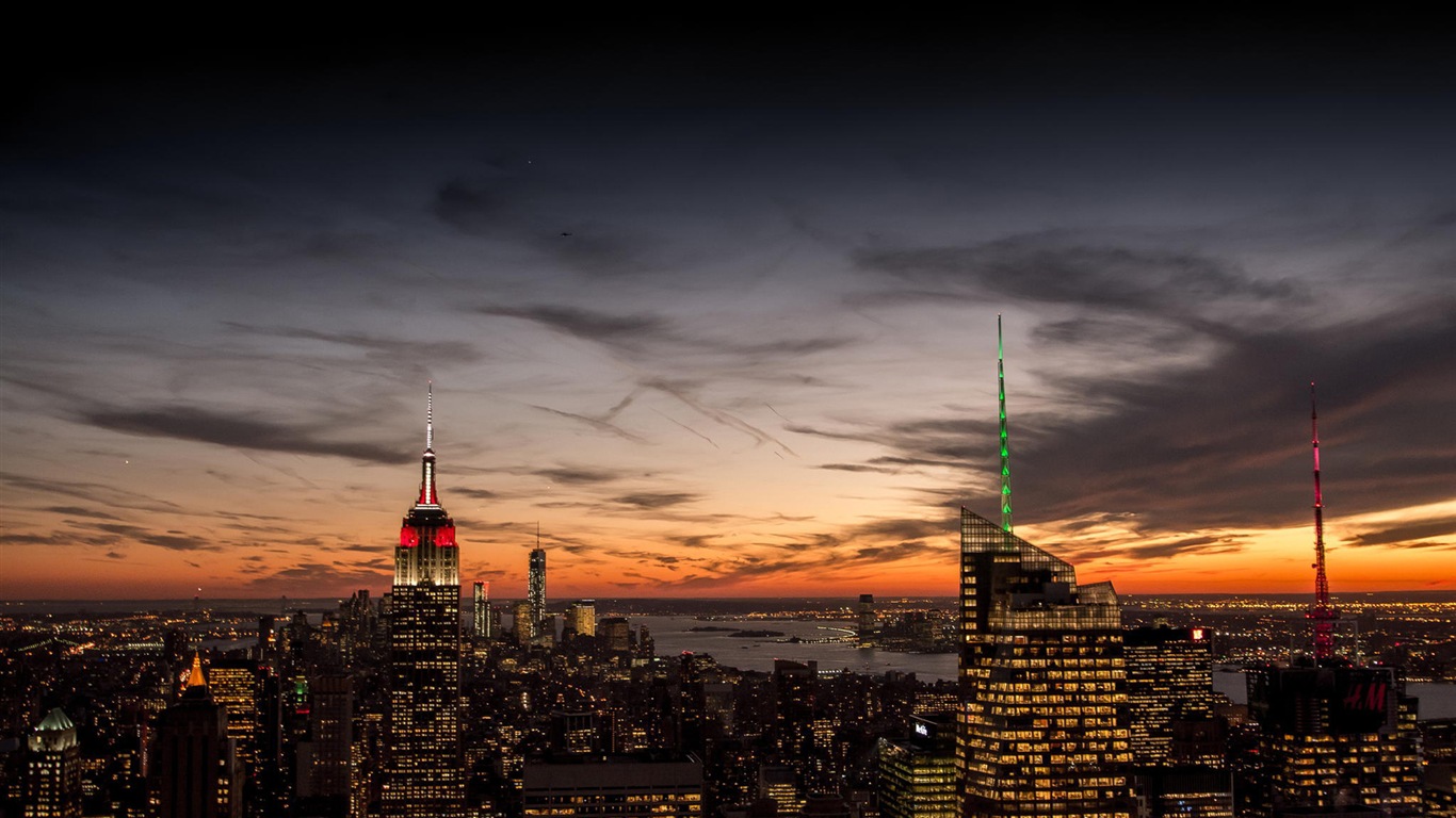 Empire State Building à New York, ville la nuit fonds d'écran HD #14 - 1366x768