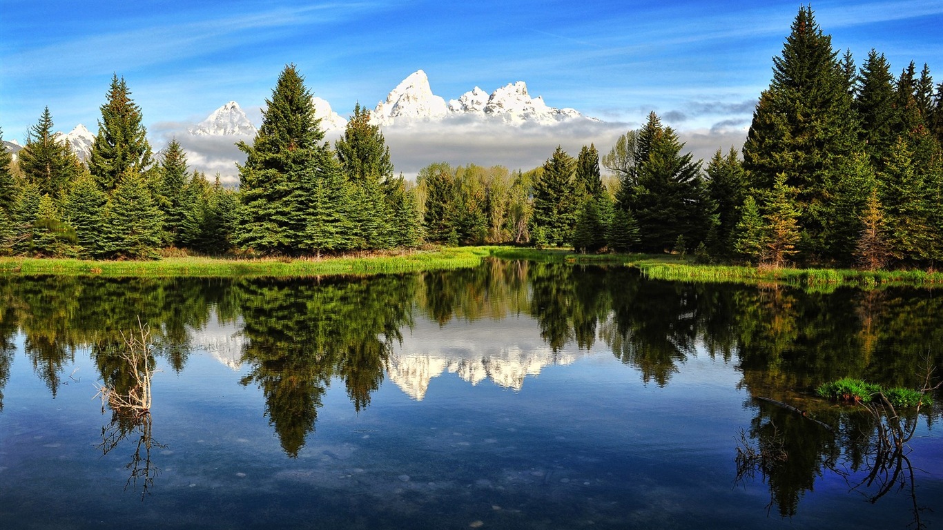 Nubes Montañas de agua naturales de belleza fondos de pantalla paisaje HD #1 - 1366x768