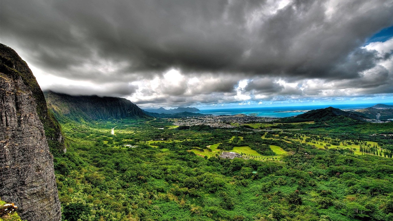 Nubes Montañas de agua naturales de belleza fondos de pantalla paisaje HD #13 - 1366x768