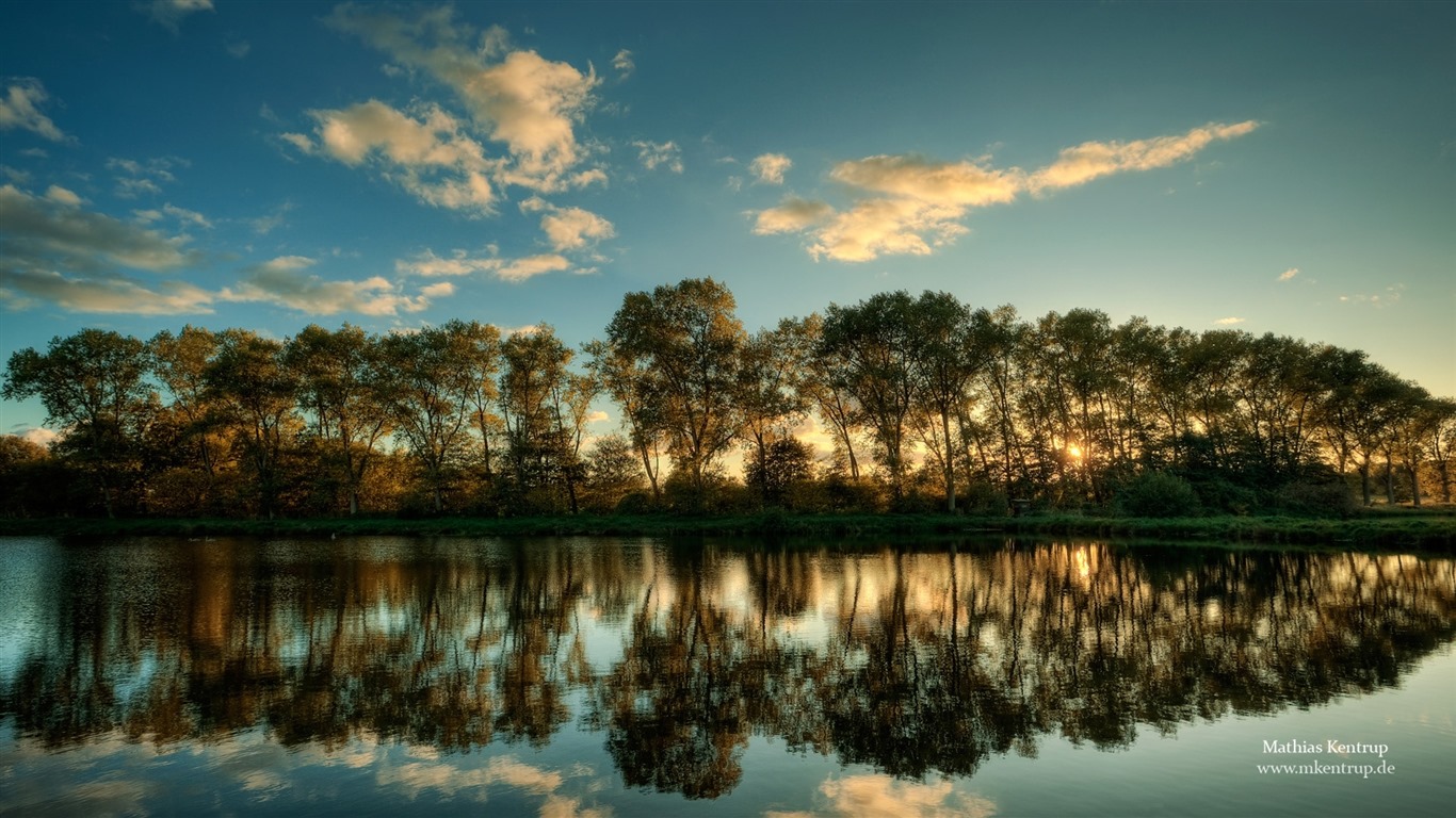 Les arbres, les montagnes, l'eau, lever et coucher du paysage de nature, fonds d'écran HD #21 - 1366x768