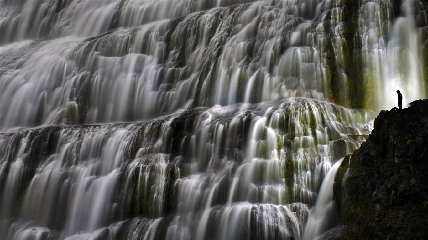 Března 2016 Bing téma HD tapety na plochu #11 - 1366x768
