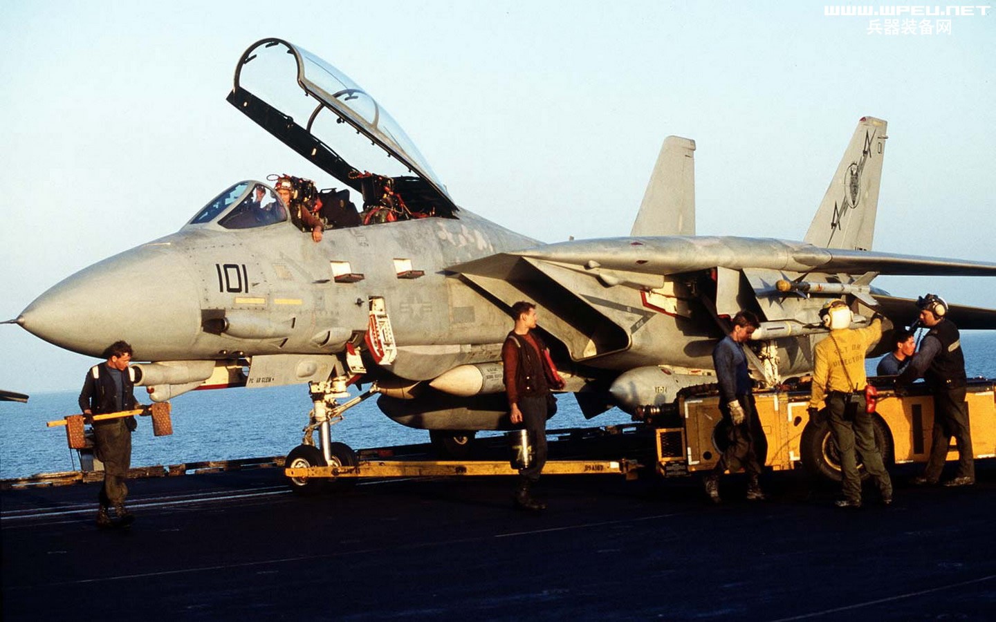 U. S. Navy F14 Tomcat bojovník #32 - 1440x900