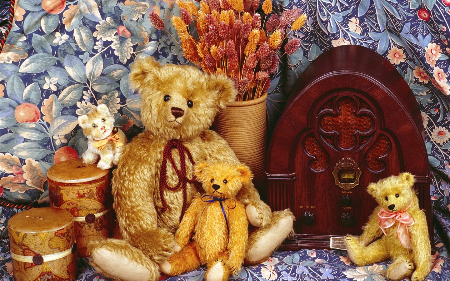 Gift Bear wallpaper #2 - 1440x900