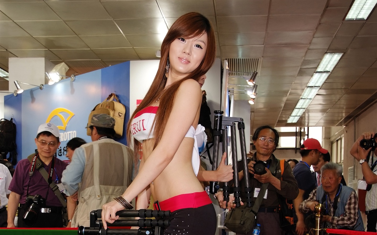 2009 P&E 展台上的美女(螺紋鋼作品) #14 - 1440x900