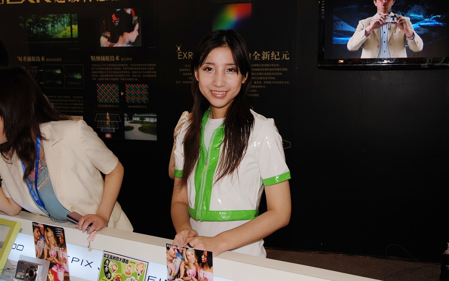 2009 P&E 展台上的美女(螺紋鋼作品) #19 - 1440x900