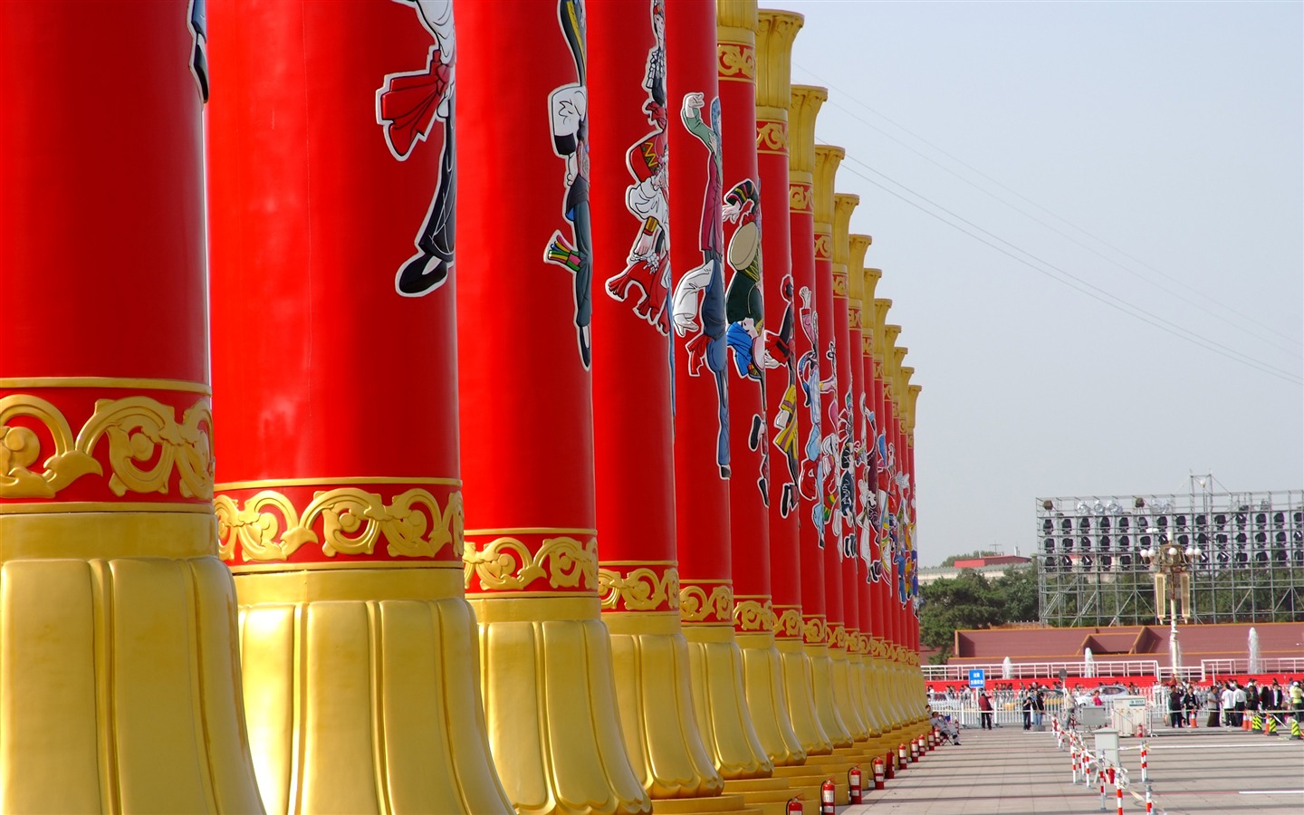 Costumes, Tiananmen Square (rebar works) #3 - 1440x900